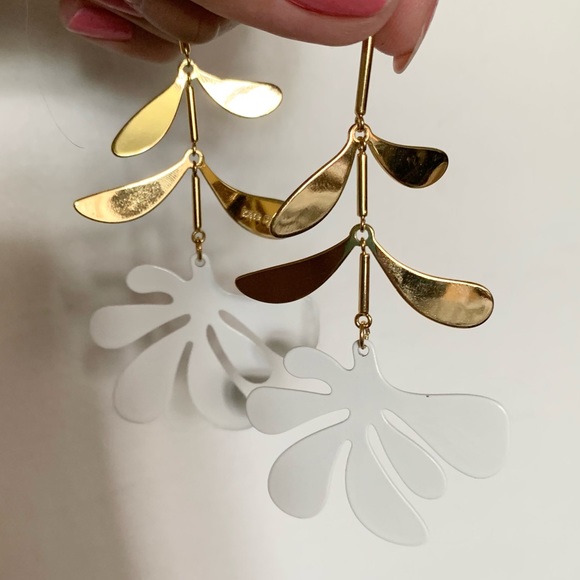 Kate Spade dangling flower earrings - Picture 1 of 3